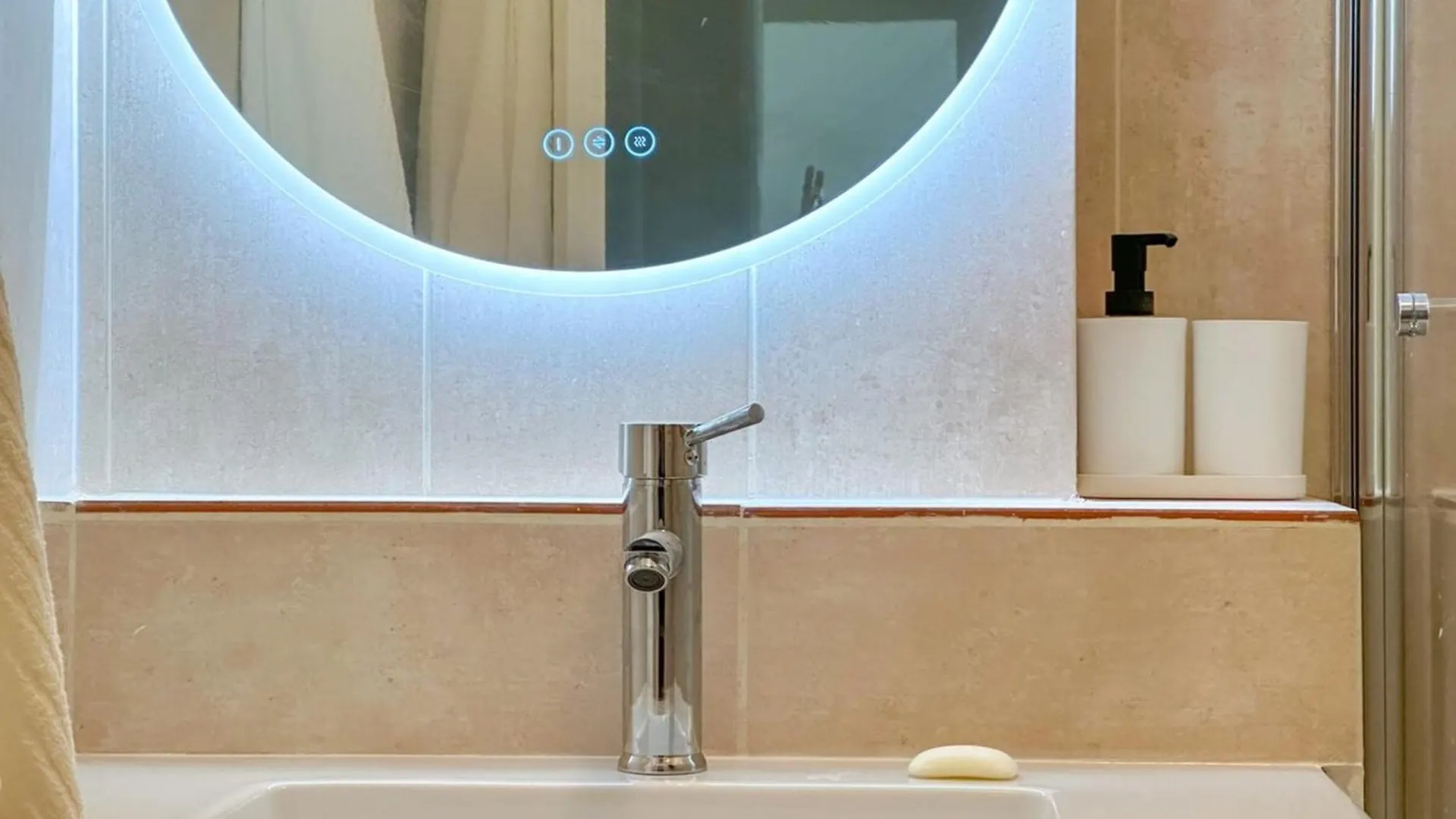 Flexliving - Whole Flat - Echiquier Apartment Paris France
