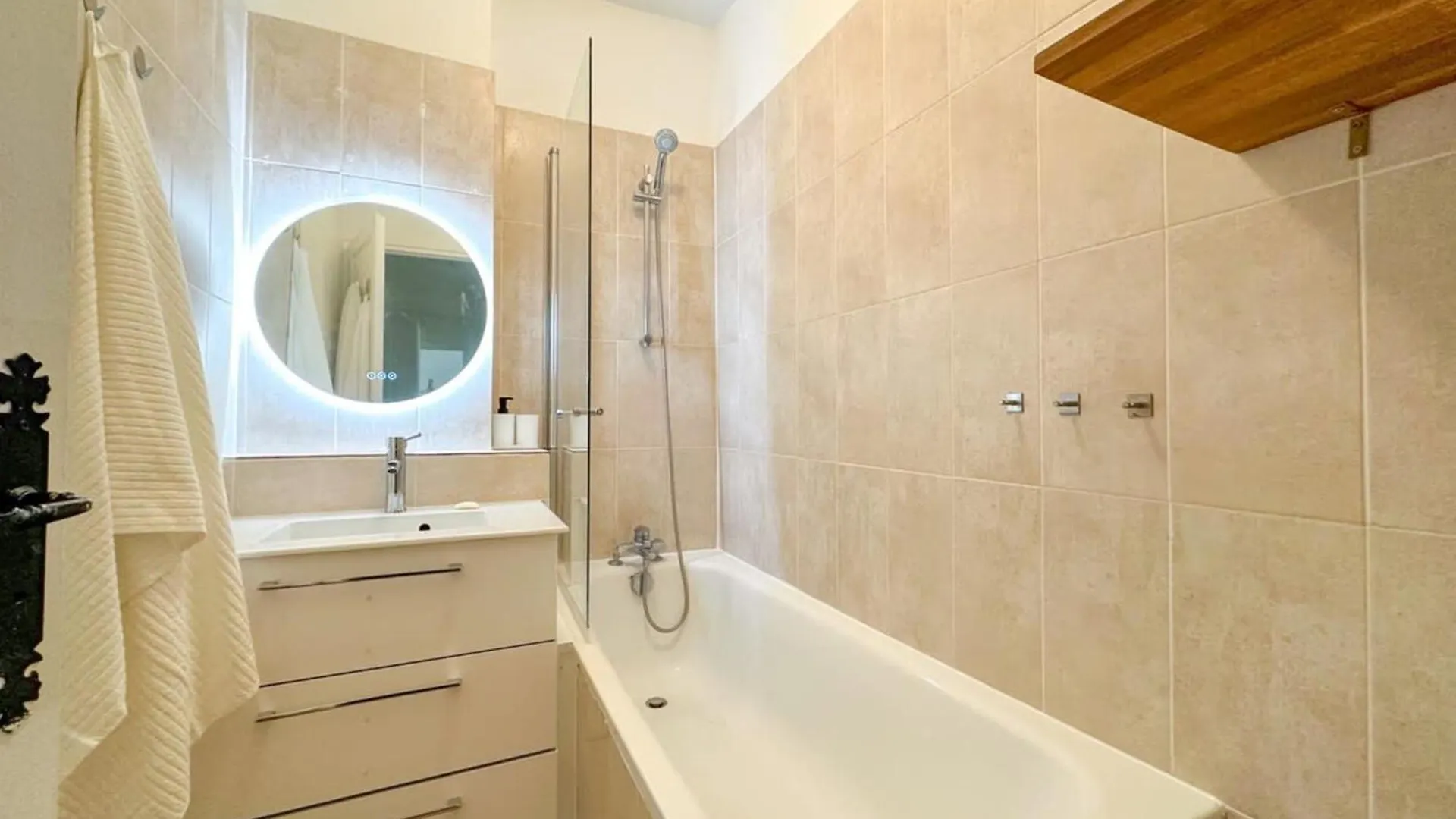 Flexliving - Whole Flat - Echiquier Apartment Paris